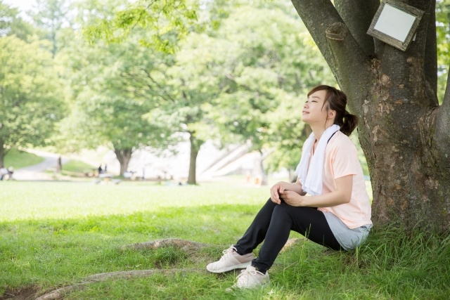 代謝が落ちて　冷え性の女性 